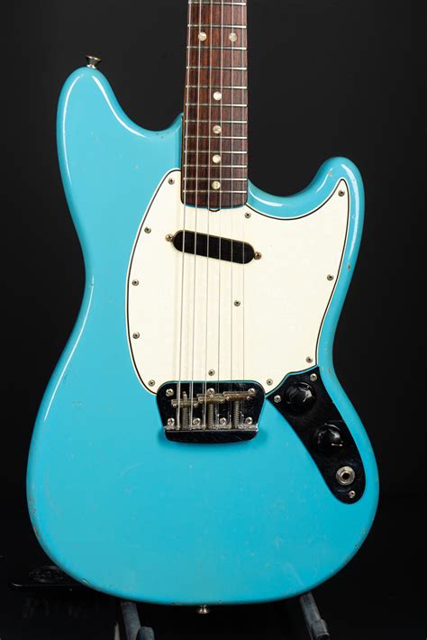 fender musicmaster guitar.